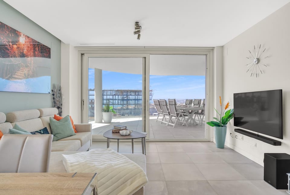 Communal lounge/ TV room, View (from property/room), Balcony/Terrace, Living room