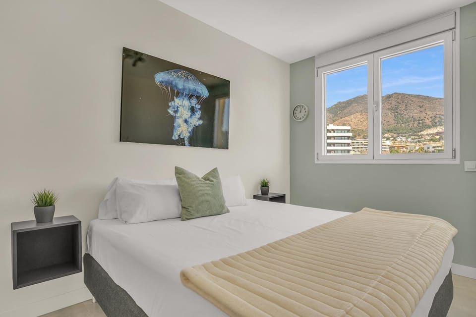Bed, Natural landscape, Photo of the whole room, Bedroom, Mountain view