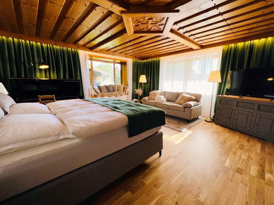 Photo of the whole room, Bedroom