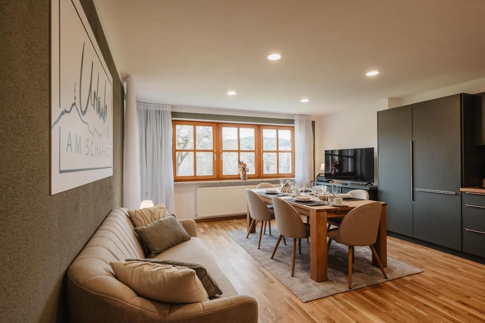 TV and multimedia, Seating area, Dining area