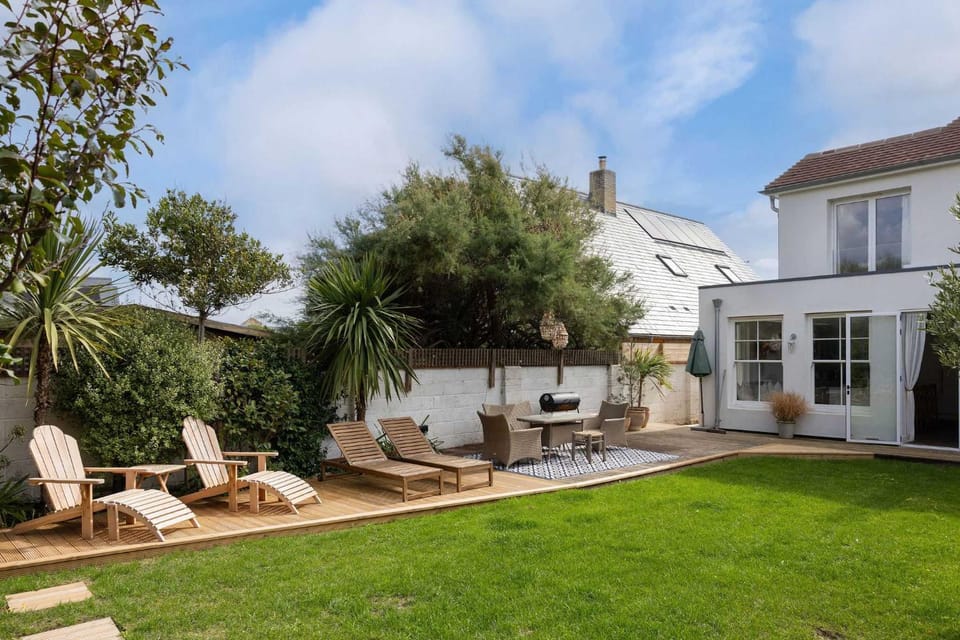 Newly Renovated Beachside Retreat for 10 House in West Wittering