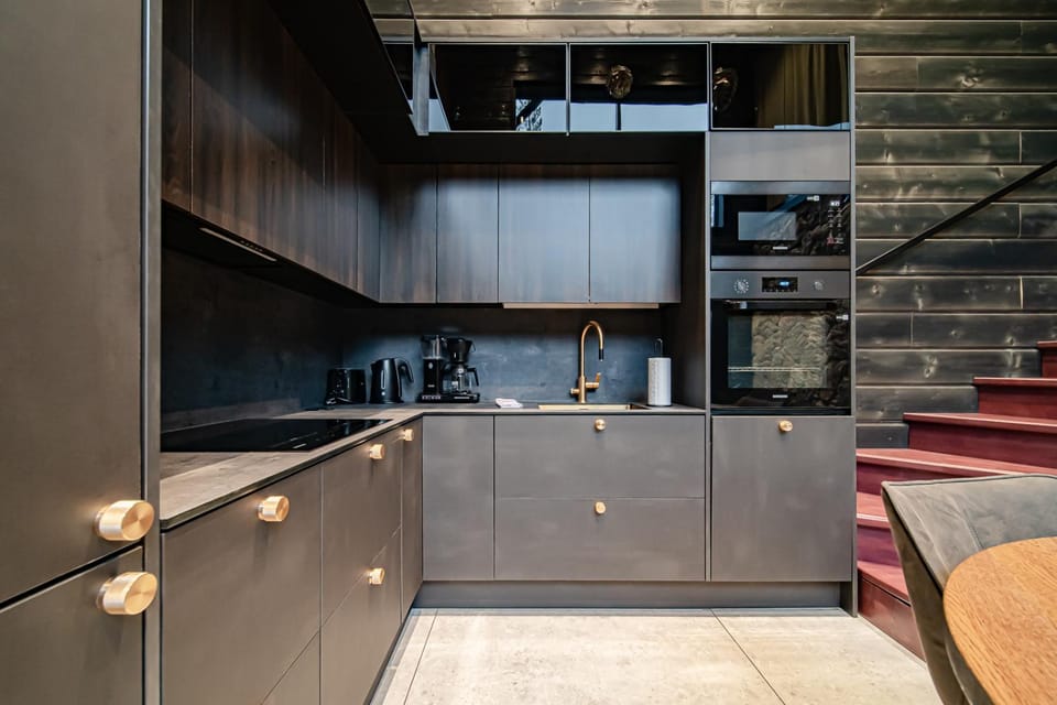 Coffee/tea facilities, Kitchen or kitchenette, dishwasher, microwave, oven
