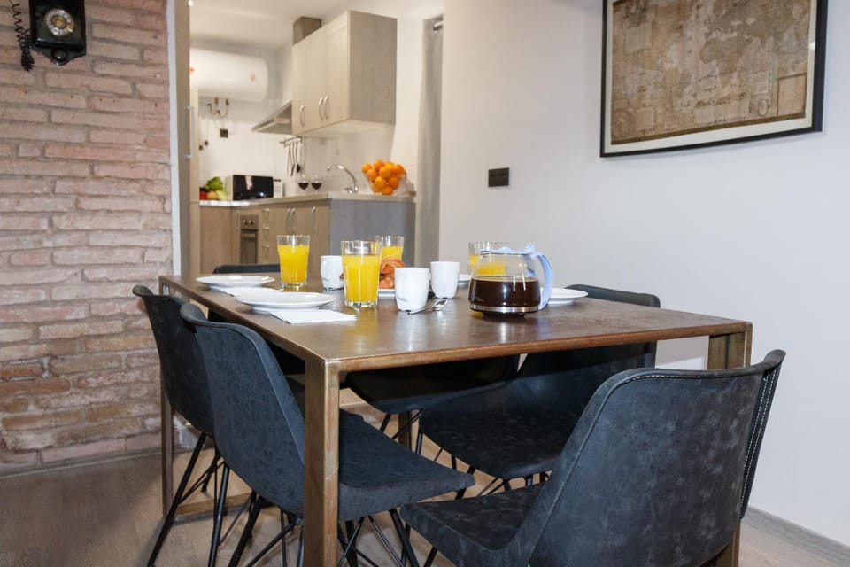 Seating area, Dining area