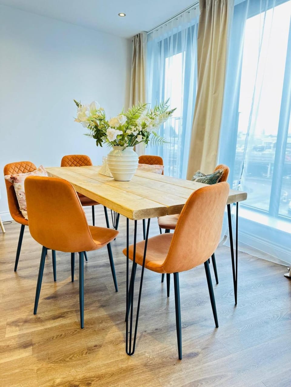Gorgeous two bedroom luxury Apartment sleeps 6 Apartment in Brentwood
