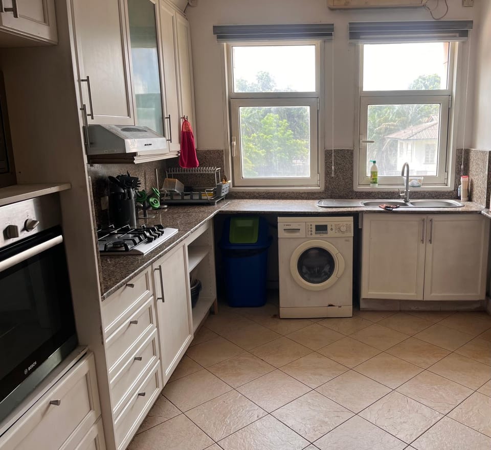 Kitchen or kitchenette, oven, stove, washing machine
