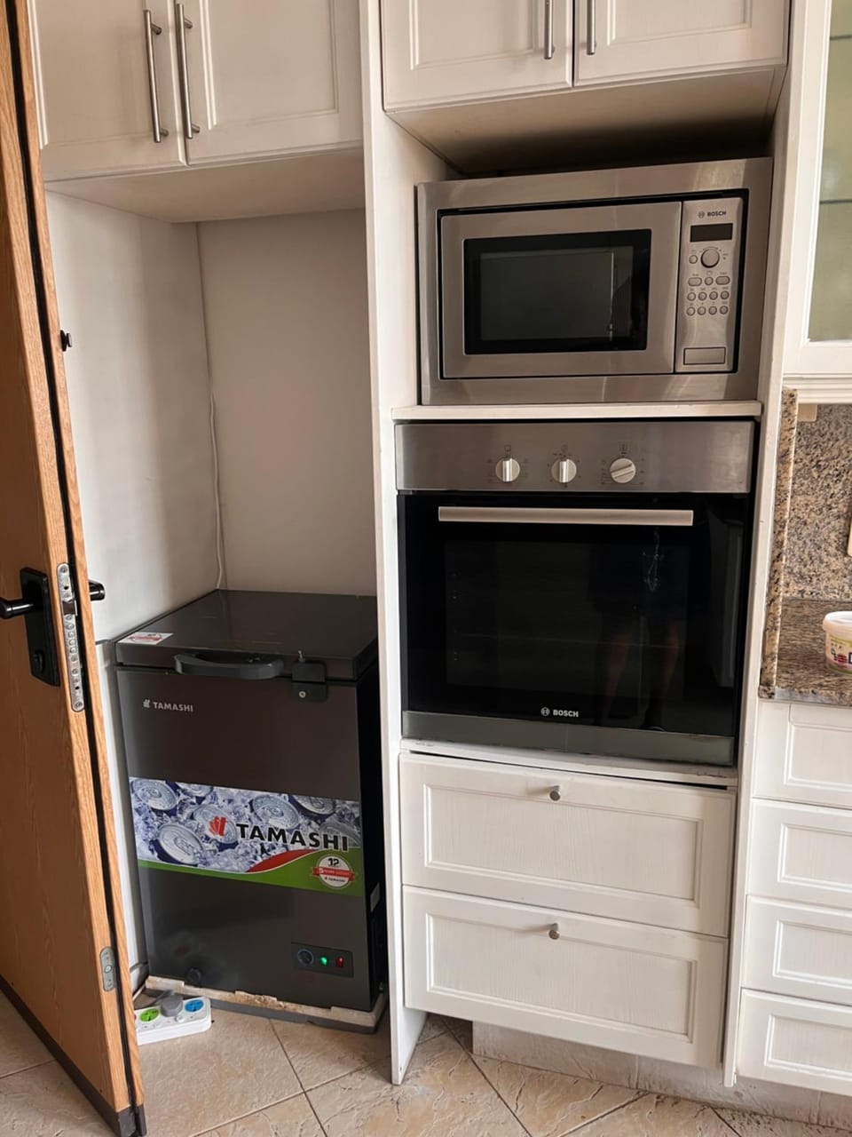 Kitchen or kitchenette, oven