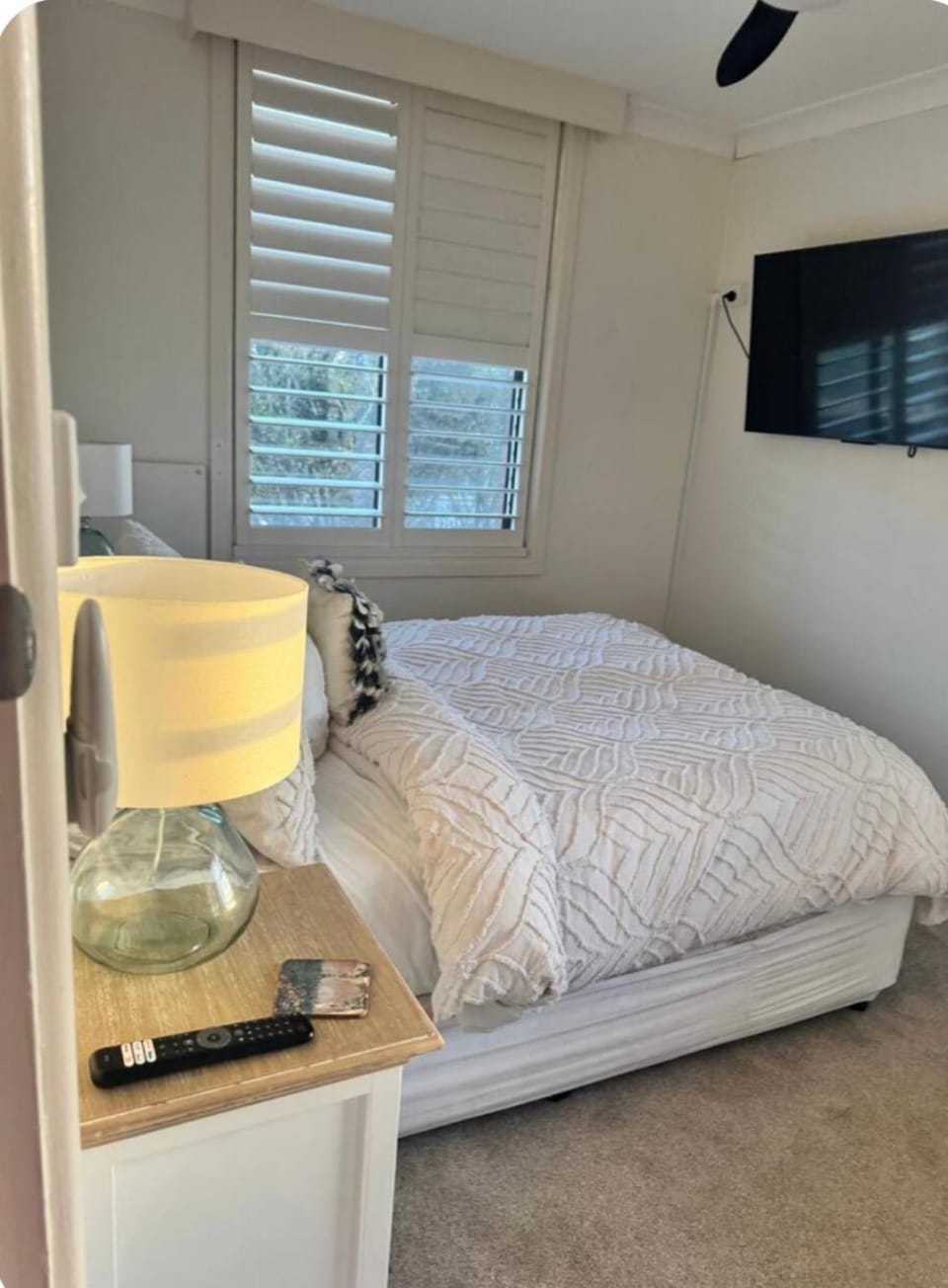 Bed, TV and multimedia, Bedroom