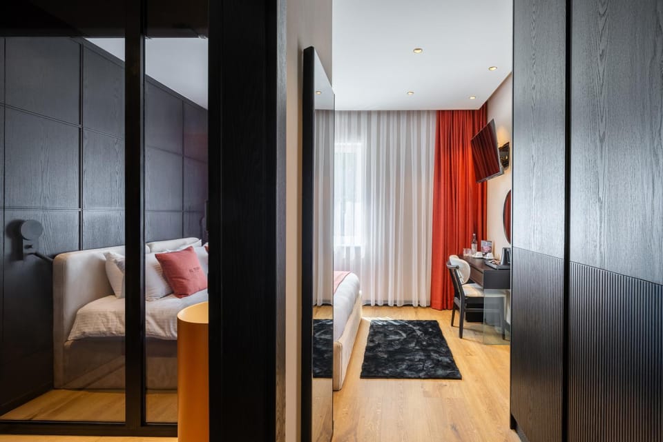 Bed, Bathroom, Photo of the whole room, Bedroom, Garden view, internet, wardrobe