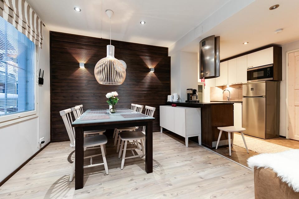 Kitchen or kitchenette, Dining area