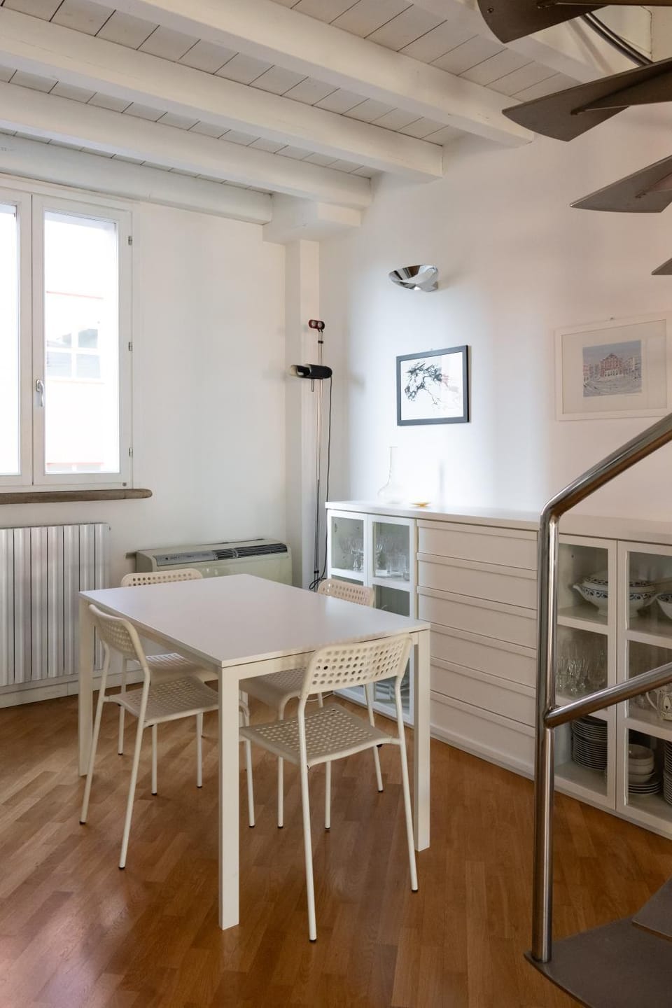 TV and multimedia, Living room, Seating area, Dining area