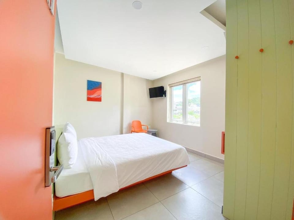 Bed, TV and multimedia, Photo of the whole room, Bedroom, Garden view, hair dryier, minibar, pet friendly, trouser press, washing machine, dryer, elevator