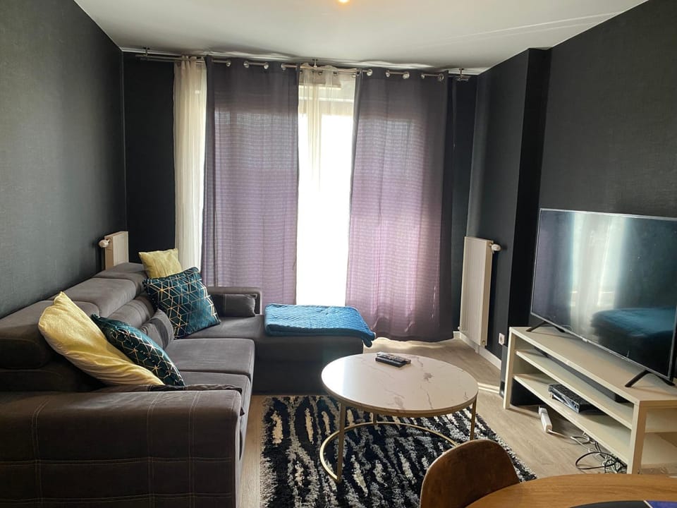 Communal lounge/ TV room, TV and multimedia, Living room