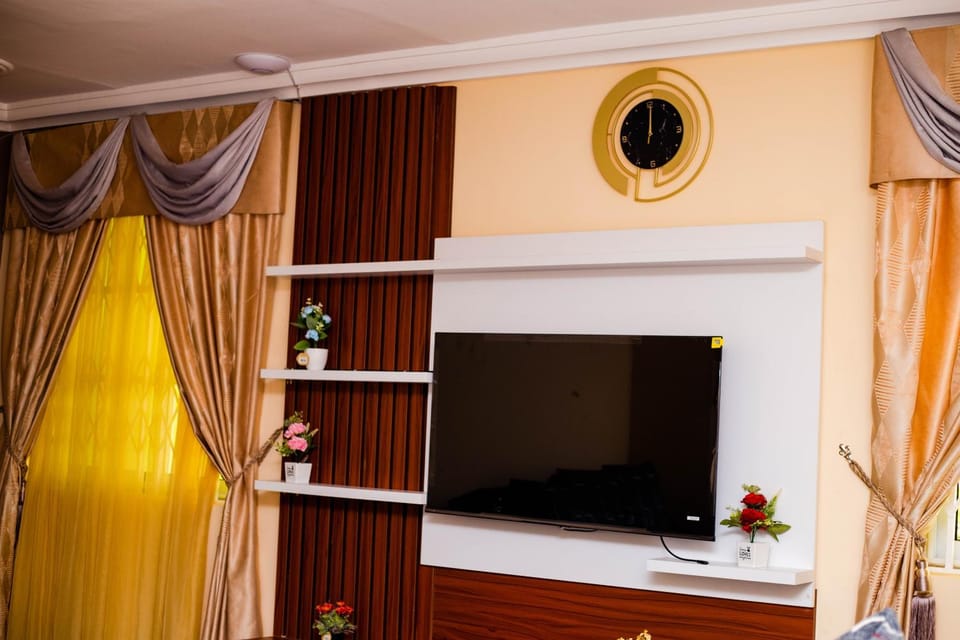 Communal lounge/ TV room, TV and multimedia