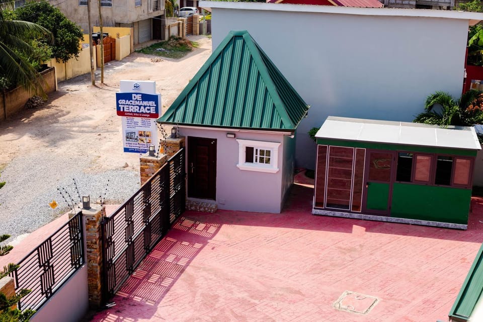 Property building, Day, Neighbourhood, Street view, Inner courtyard view, Parking