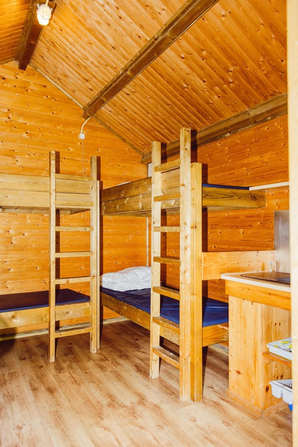 Houten natuurhuisje Hikershut Campground/ 
RV Resort in Luxembourg