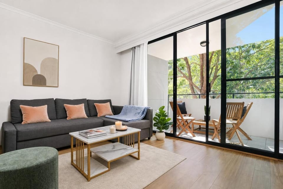 Communal lounge/ TV room, Day, TV and multimedia, View (from property/room), Balcony/Terrace, Living room, Seating area, Evening entertainment