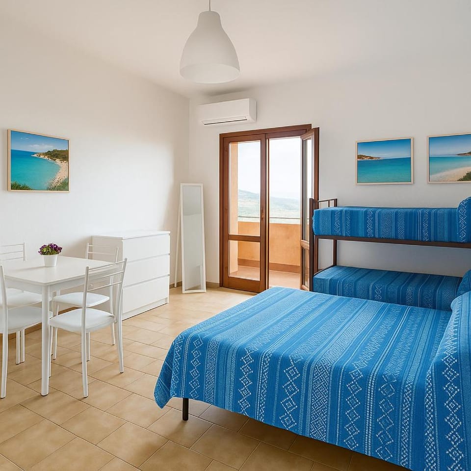 Bed, Photo of the whole room, Seating area, Dining area, Bedroom