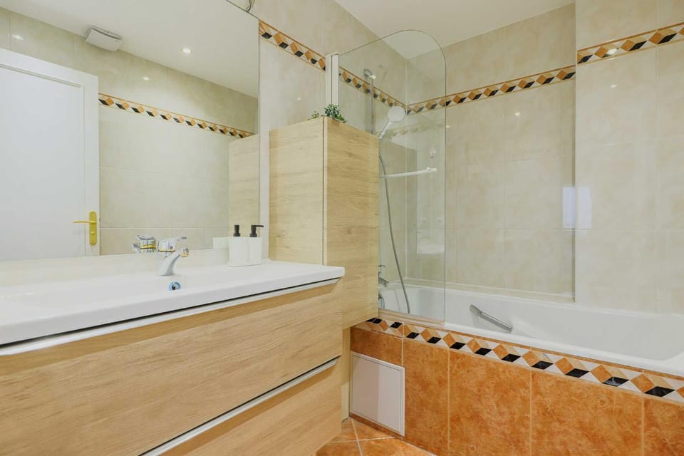 Bathroom, Bath