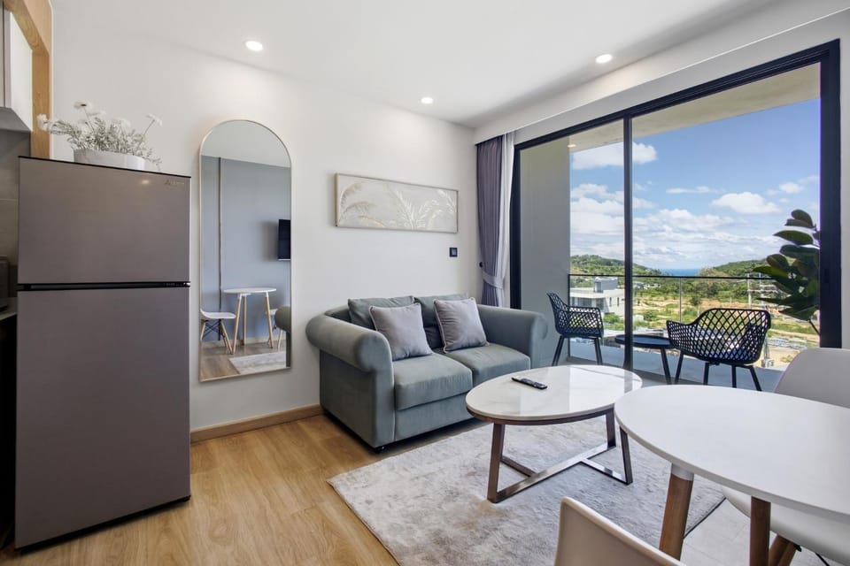 View (from property/room), Balcony/Terrace, Living room, Seating area, Dining area