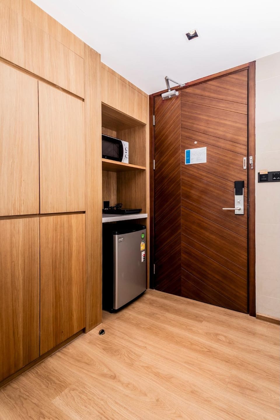 Kitchen or kitchenette, microwave, wardrobe