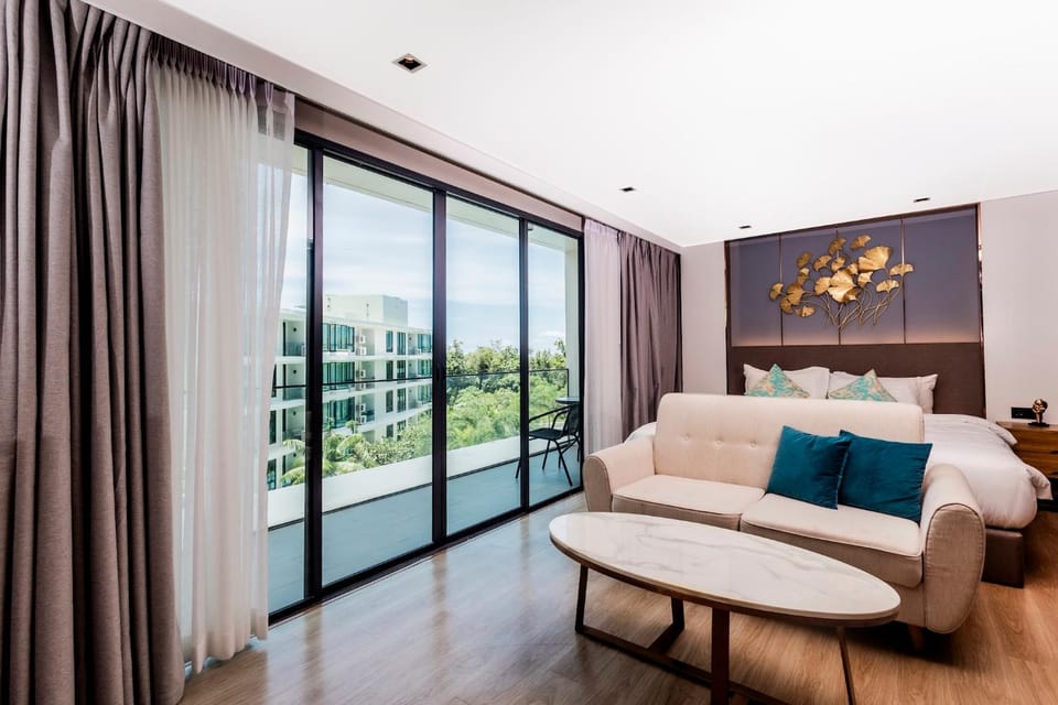 View (from property/room), Balcony/Terrace, Living room, Seating area