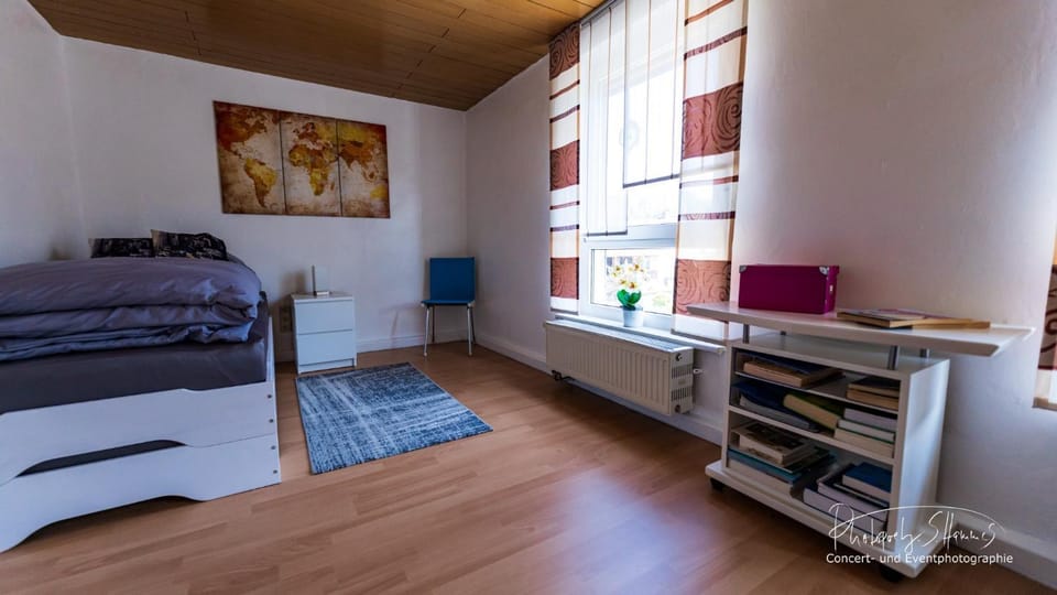 Photo of the whole room, Bedroom