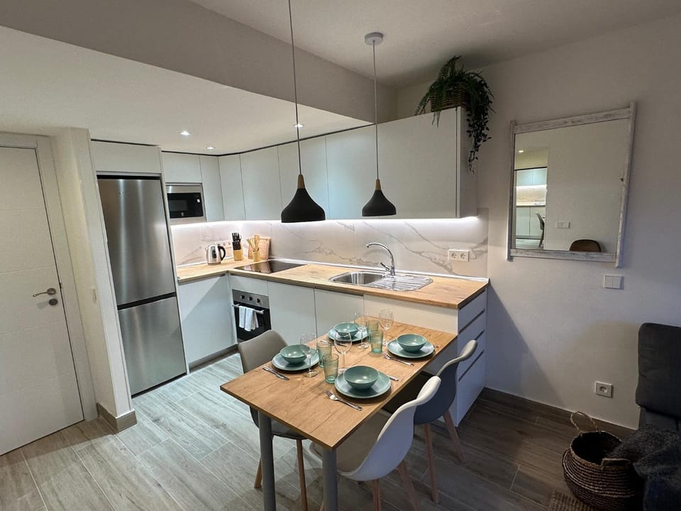 Kitchen or kitchenette, Dining area, dishwasher, oven, pet friendly, stove