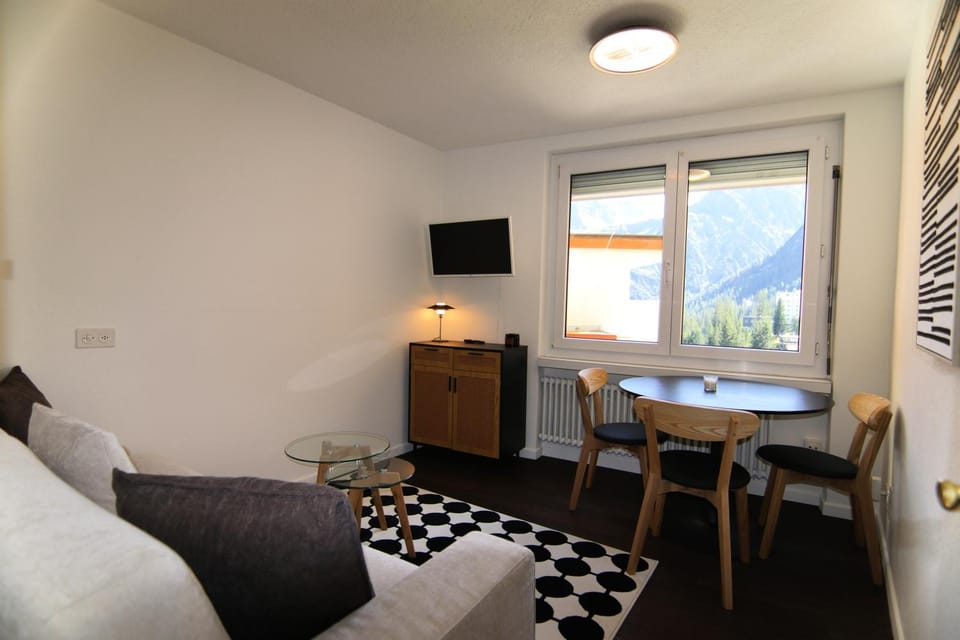 TV and multimedia, View (from property/room), View (from property/room), Living room, Dining area