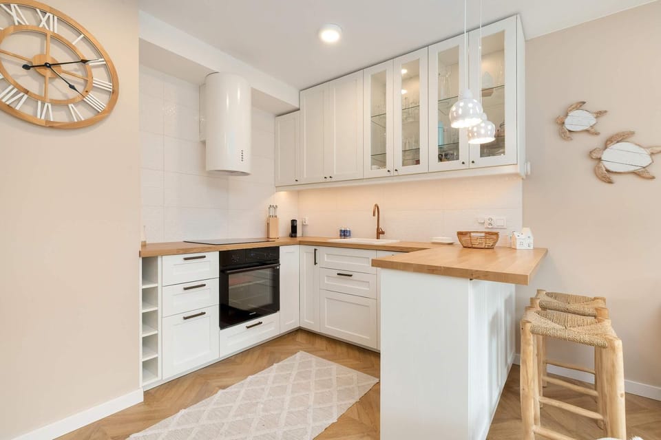 Kitchen or kitchenette, Dining area, stove