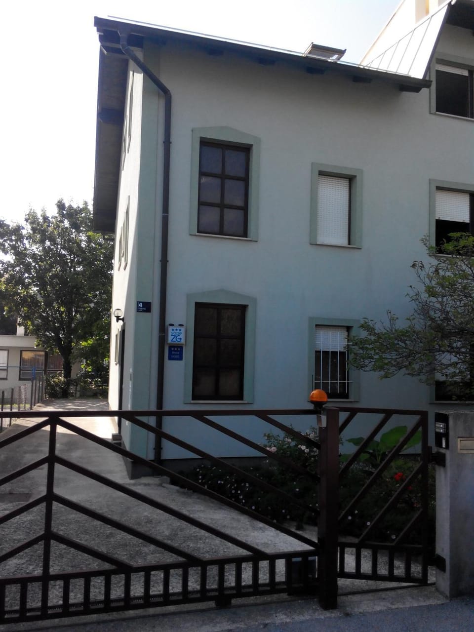 Facade/entrance