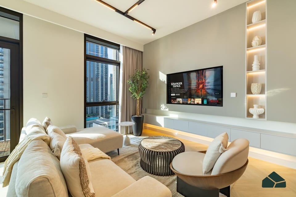 Communal lounge/ TV room, TV and multimedia, Living room, Seating area, Evening entertainment