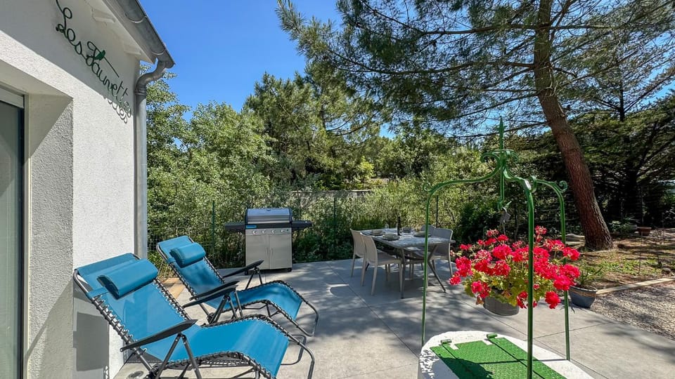 Patio, Garden, Garden view, sunbed
