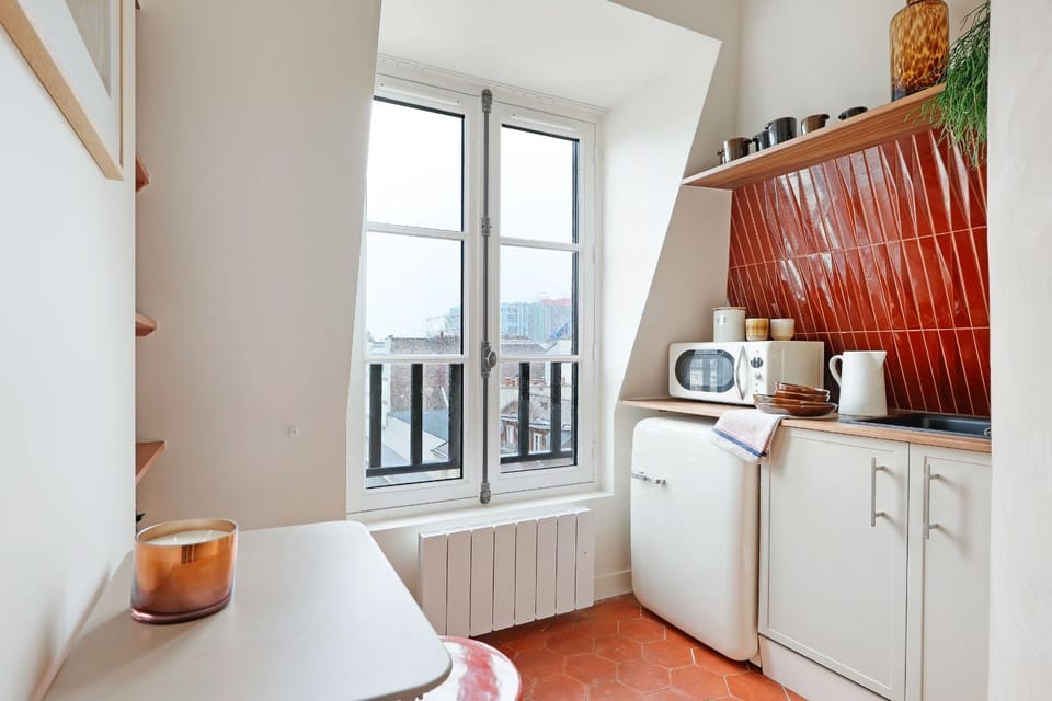 la suite rouge du marais Apartment in Paris