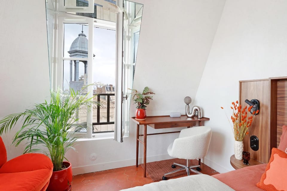 la suite rouge du marais Apartment in Paris
