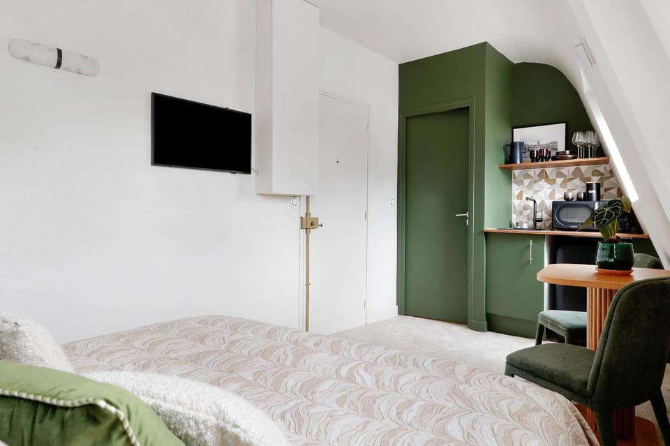 la suite verte du marais Apartment in Paris