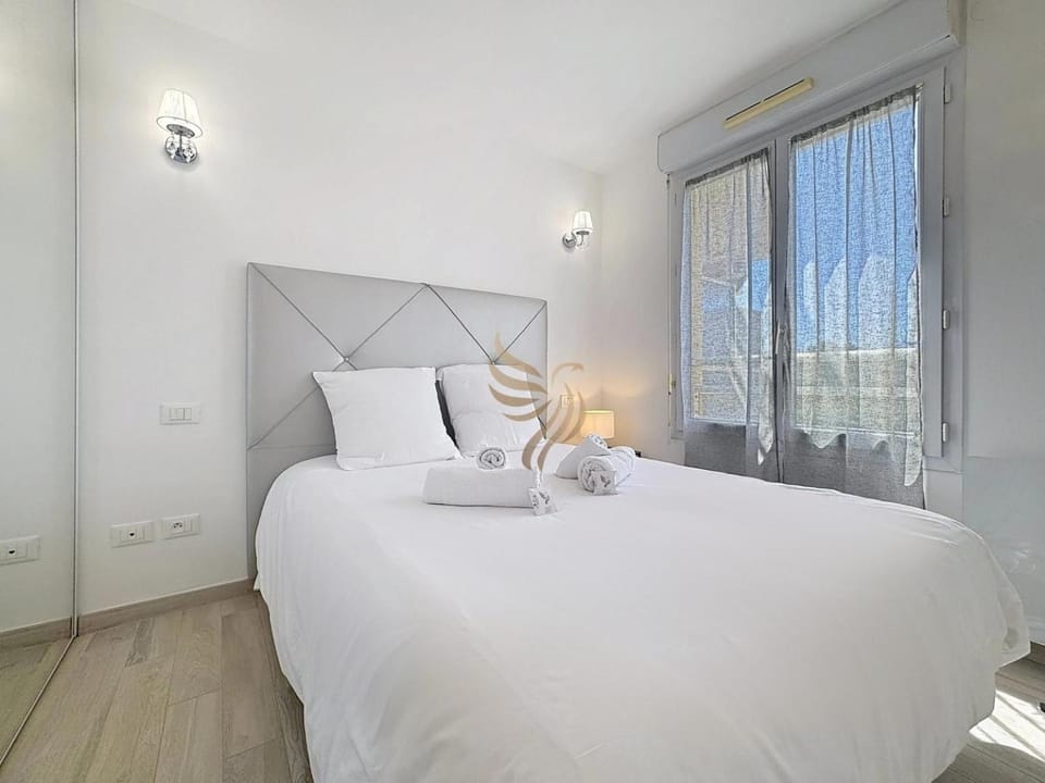 Serenity Getaway–4 people–WiFi–Terrace–Garage Apartment in Saint-Raphael