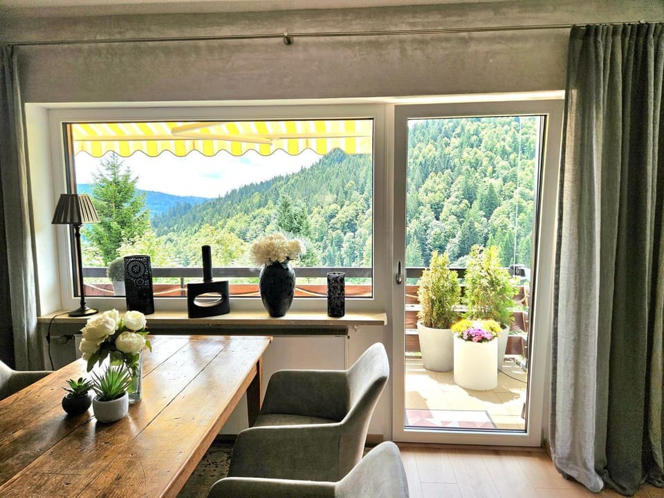 Ferienwohnung Arquitecto Talblick mit Balkon - Mein SWH Apartment in Baden-Württemberg
