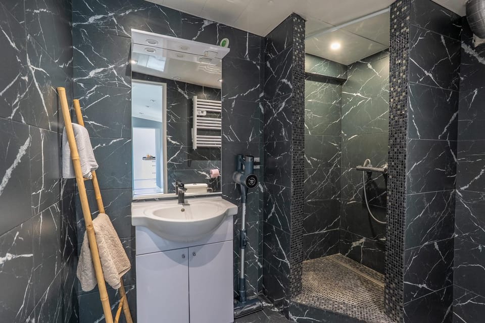 Shower, Bathroom