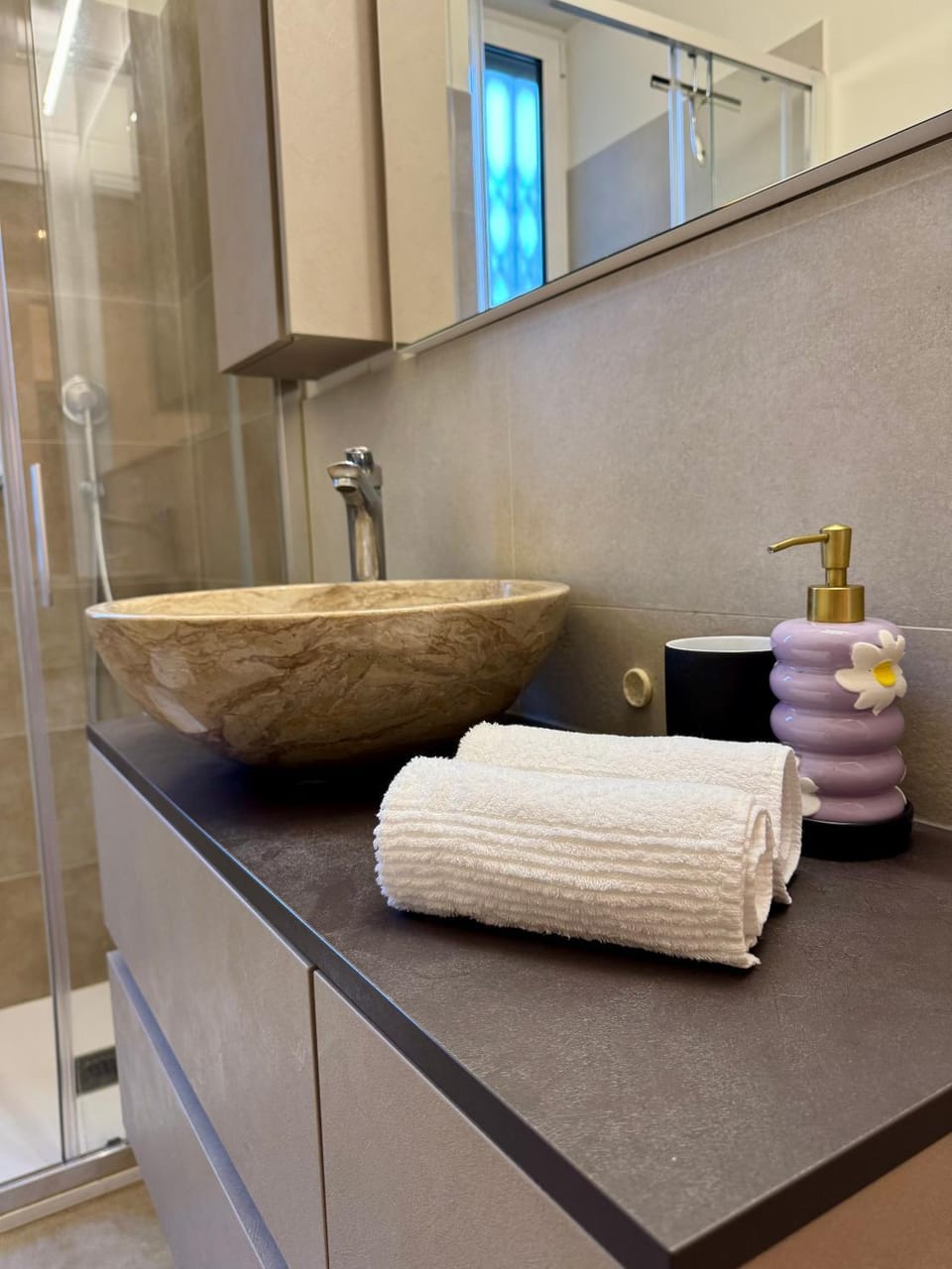 Bathroom, towels
