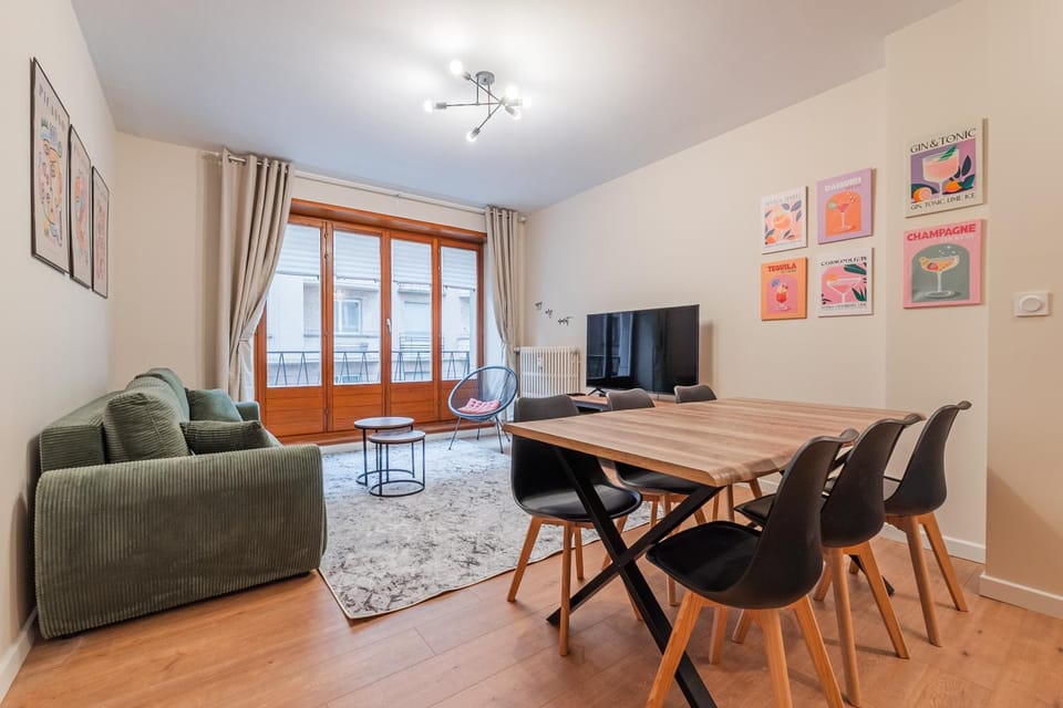 Living room, Dining area