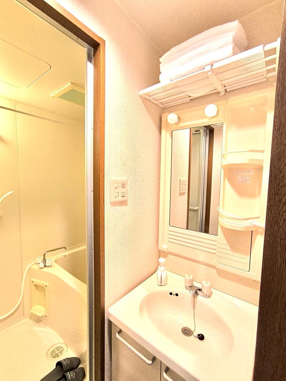 Bathroom, Bath, towels