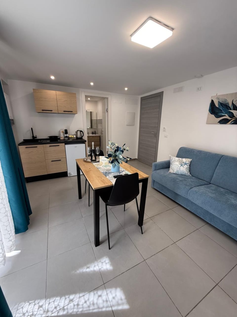 Kitchen or kitchenette, Living room, Seating area, Dining area, stove
