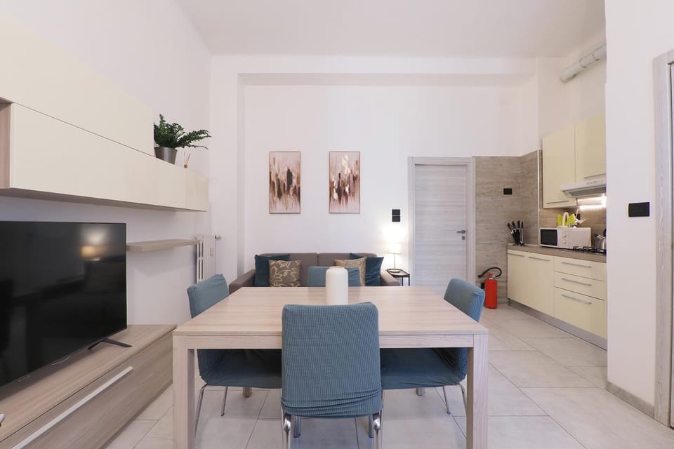 Kitchen or kitchenette, Living room, microwave, stove