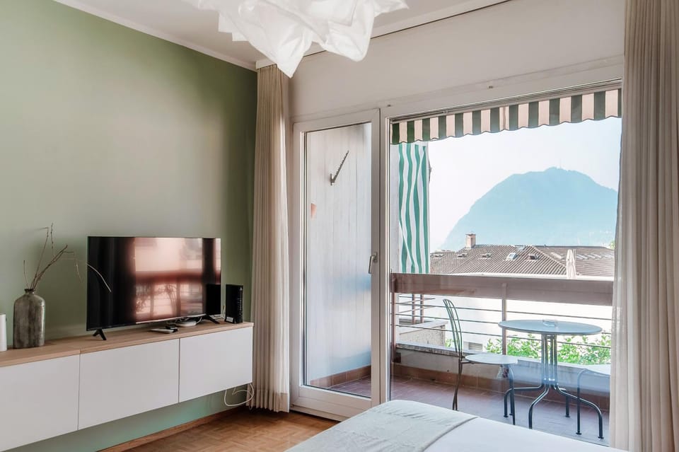 View (from property/room), Balcony/Terrace, Bedroom