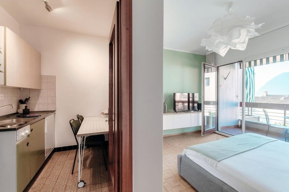 Kitchen or kitchenette, Bedroom