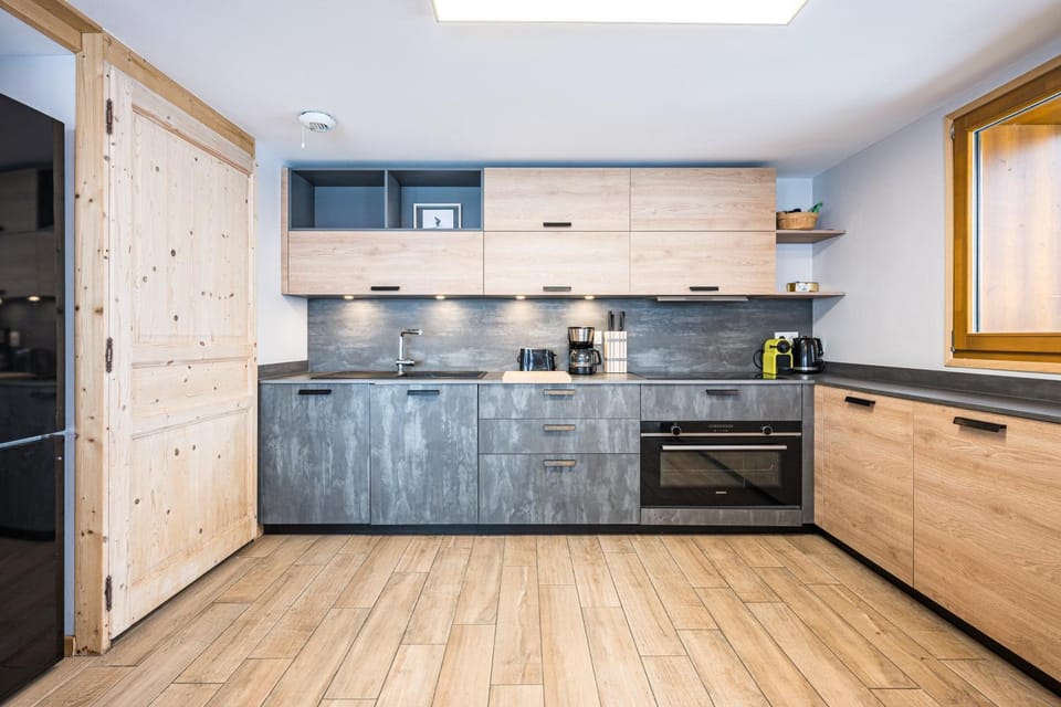 Kitchen or kitchenette, Living room