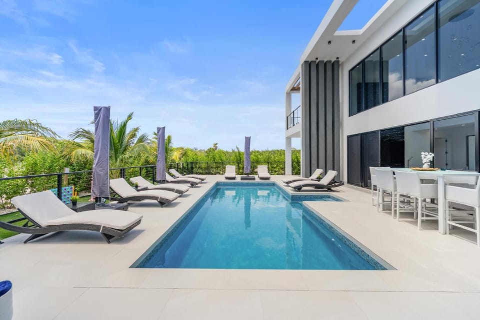 Patio, Day, Swimming pool, sunbed