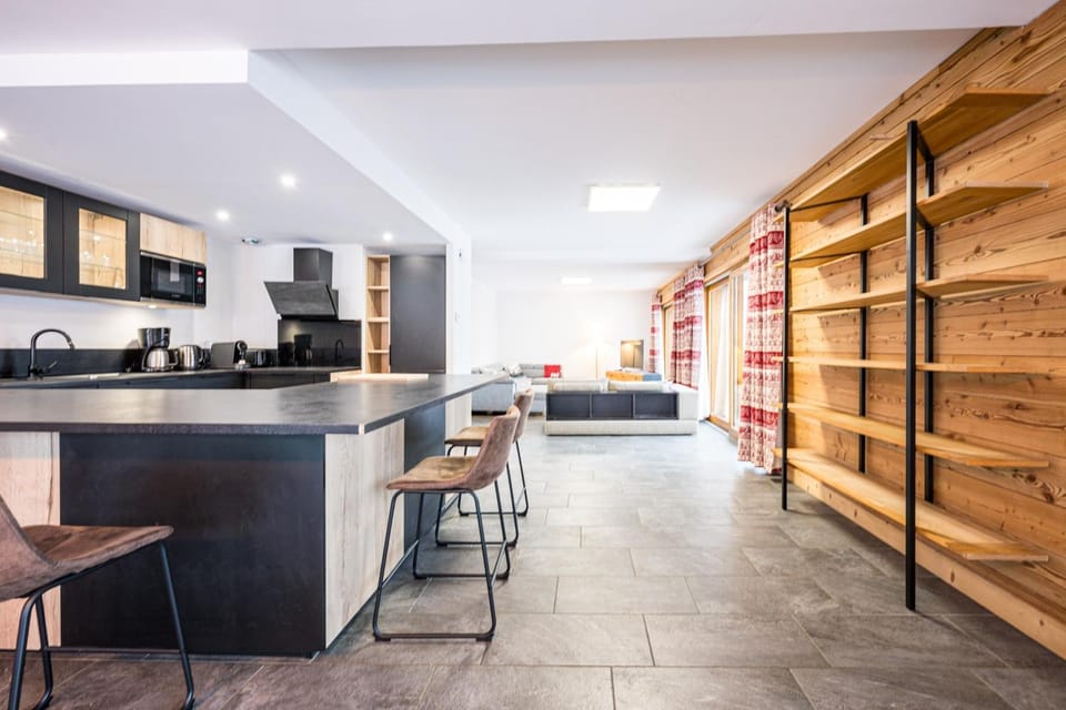Kitchen or kitchenette, Living room