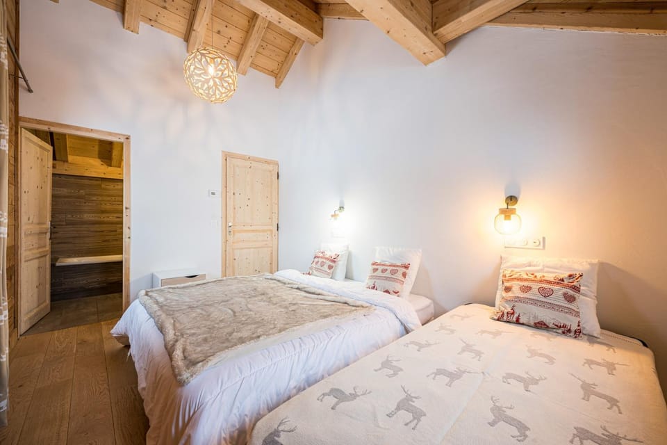 Property building, Living room, Bedroom