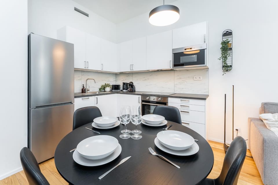 Kitchen or kitchenette, Dining area, oven, stove